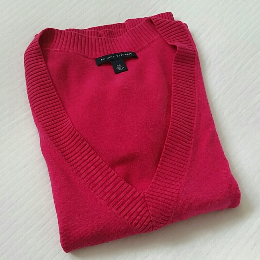 COPY - BANANA REPUBLIC SILK V-NECK SWEATER